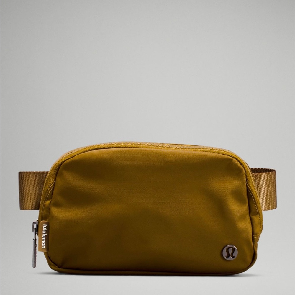 Lululemon Everywhere Belt Bag
